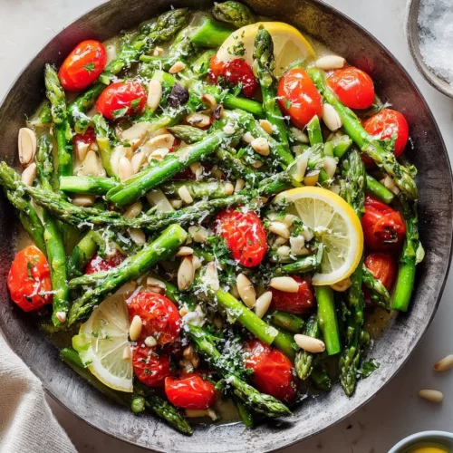 Fresh lemon garlic asparagus cooked in 10 minutes, garnished with lemon slices